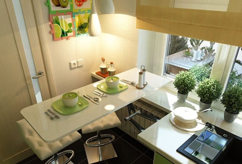 Vikbord i ett mycket litet kök i en stadslägenhet
