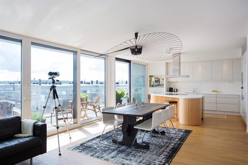 Ontwerp van een keuken-woonkamer van 40 m² met een panoramisch raam