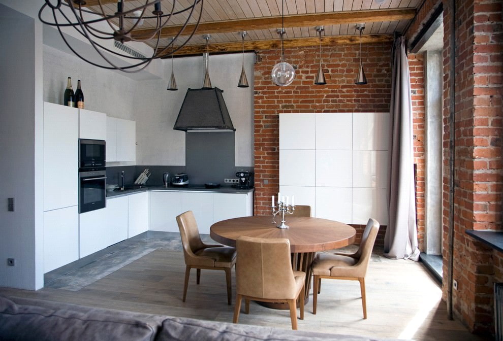 Zwart en wit loft in het interieur van de keuken