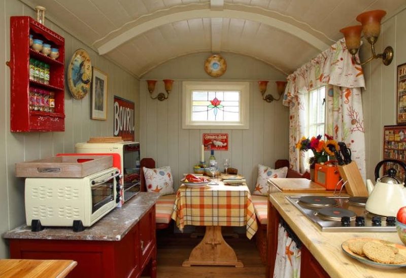 Decor van een kleine keuken van een landhuis