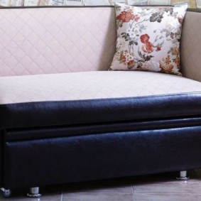 sofos sofa virtuvei