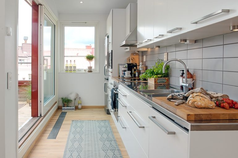 keuken gecombineerd met een balkon foto interieur