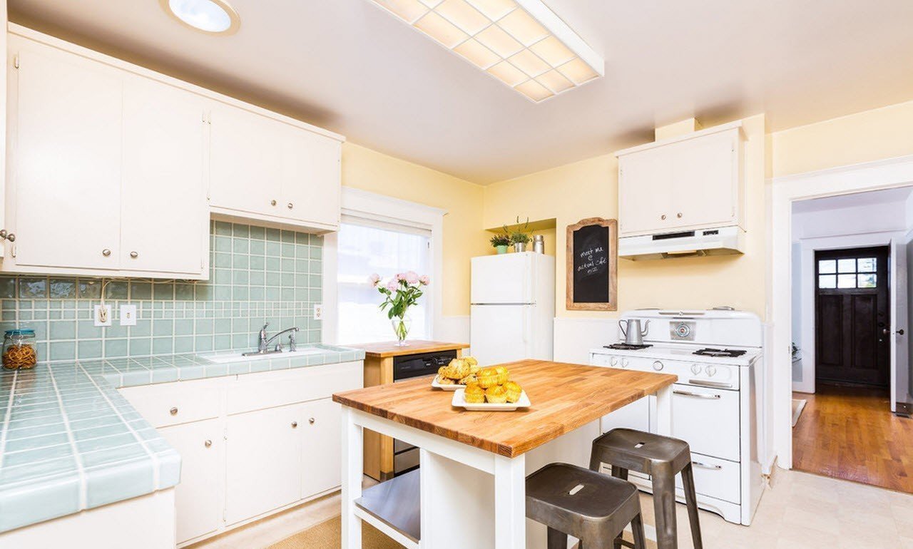 kitchen in a country house types of photos