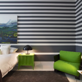 yatak odası tasarımı 11 metrekare duvar kağıdı çizgili