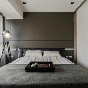 Dormitor minimalist de culoare gri