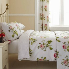 Floral pattern on the textile in the bedroom