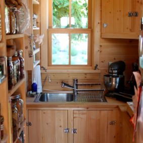 Houten keuken in een landhuis