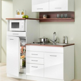 Moderne witte kitchenette