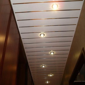 Slatted ceiling with gold-plated inserts