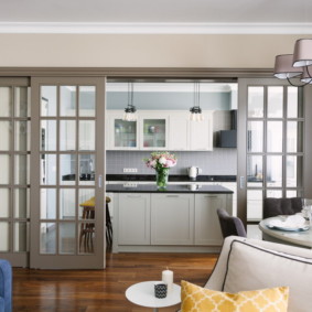 Transparent sliding partition in the kitchen-living room