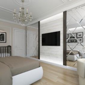 Modern bir yatak odasında ayna duvar