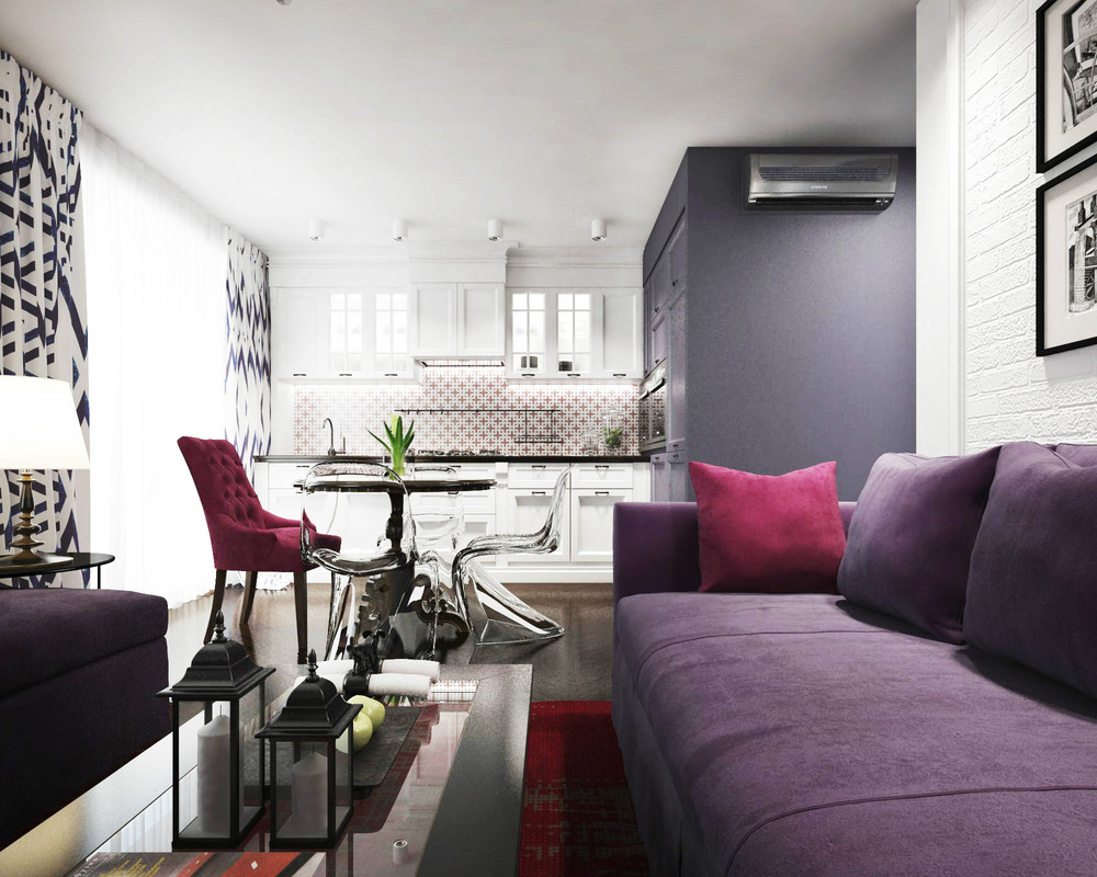 Purple sofa tapiserya sa isang pangkaraniwang silid