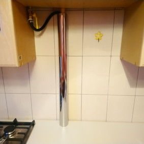как да скриете газова тръба в кухнята фото декор