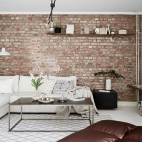 muro di mattoni nelle idee di design del soggiorno