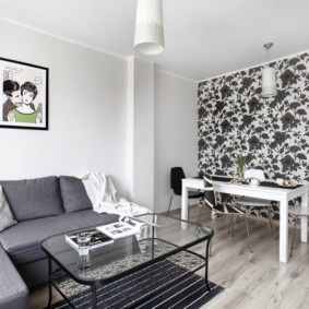 kombinácia tapety v obývacej izbe s fotografickým dizajnom
