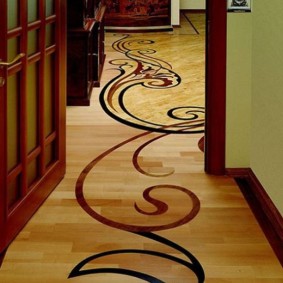 koridors ar linoleja dekoru foto