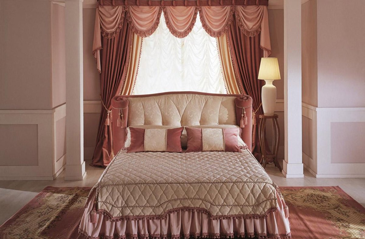 đầu giường để cửa sổ baroque