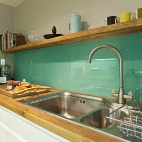 keuken zonder bovenste kasten foto interieur