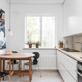 keuken met een ronde tafel interieur foto