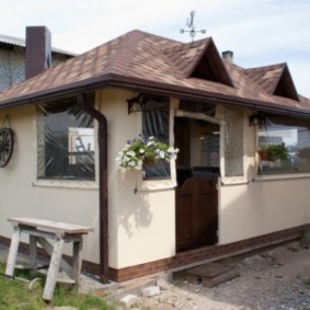 Zomerhuis met gepleisterde muren