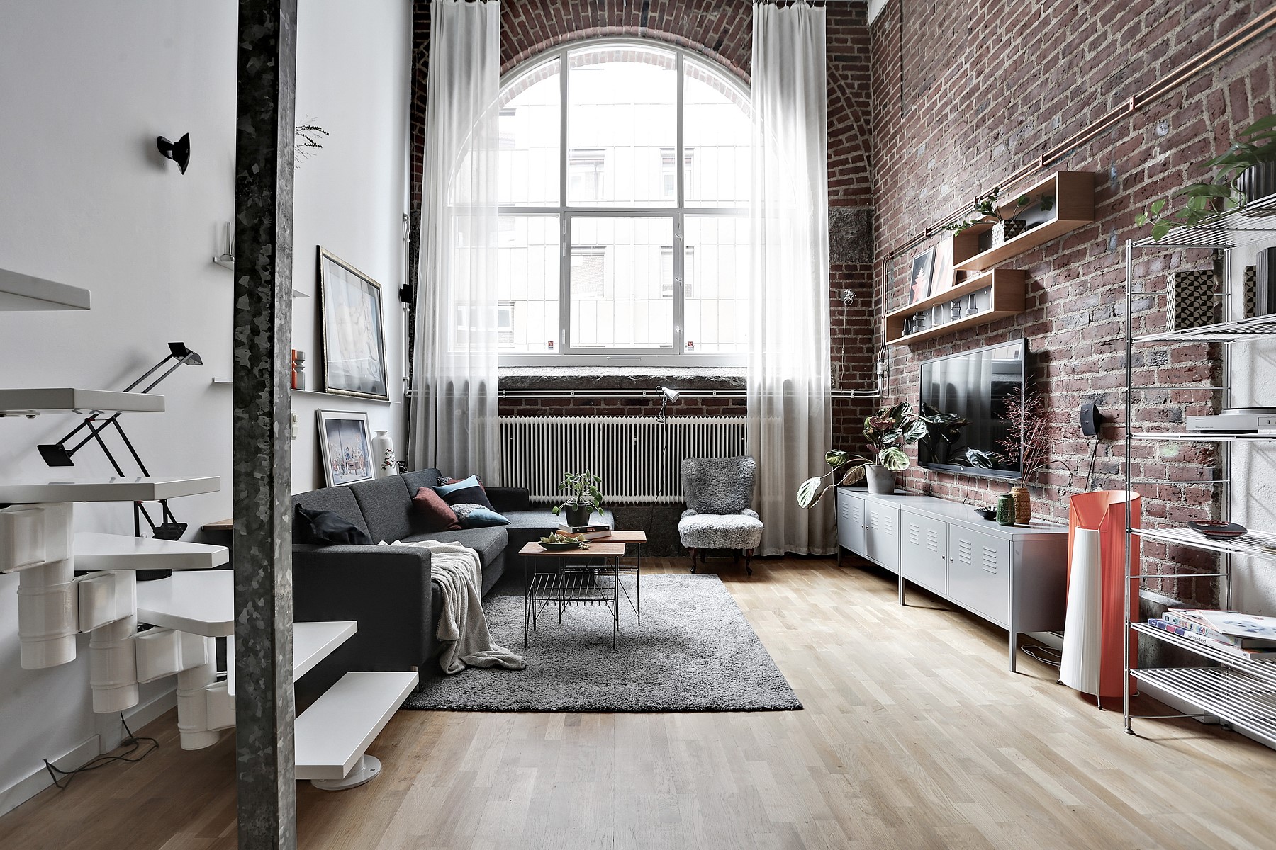 loft in a small apartment photo design