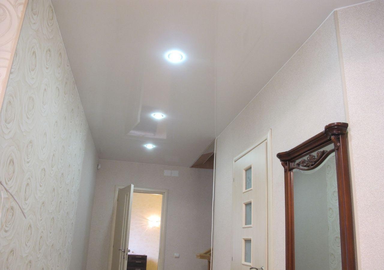 stretch ceiling in the corridor types of design
