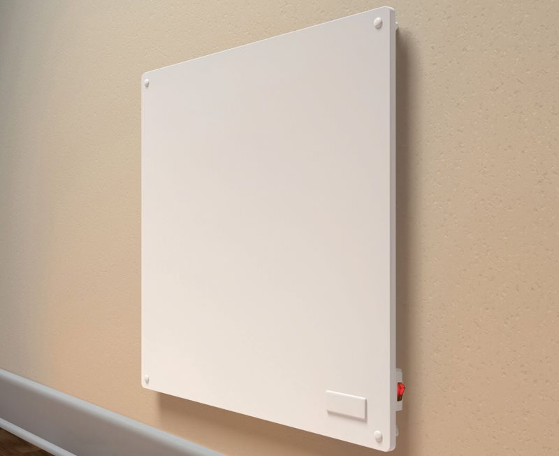 Paneelconvector op een beige muur