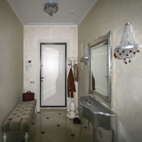 lorong di sebuah apartmen di dalam gambar hiasan rumah panel