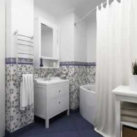 Lichtgordijn in Provence-stijl in de badkamer