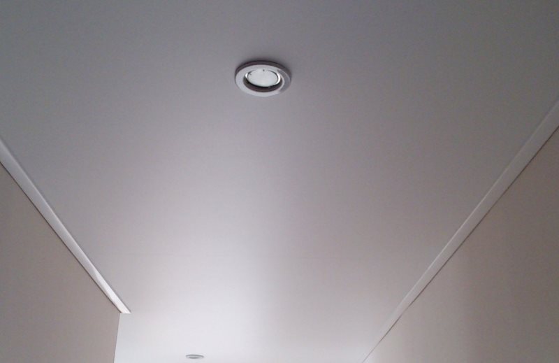 Recessed luminaire on the flat surface of the hallway ceiling