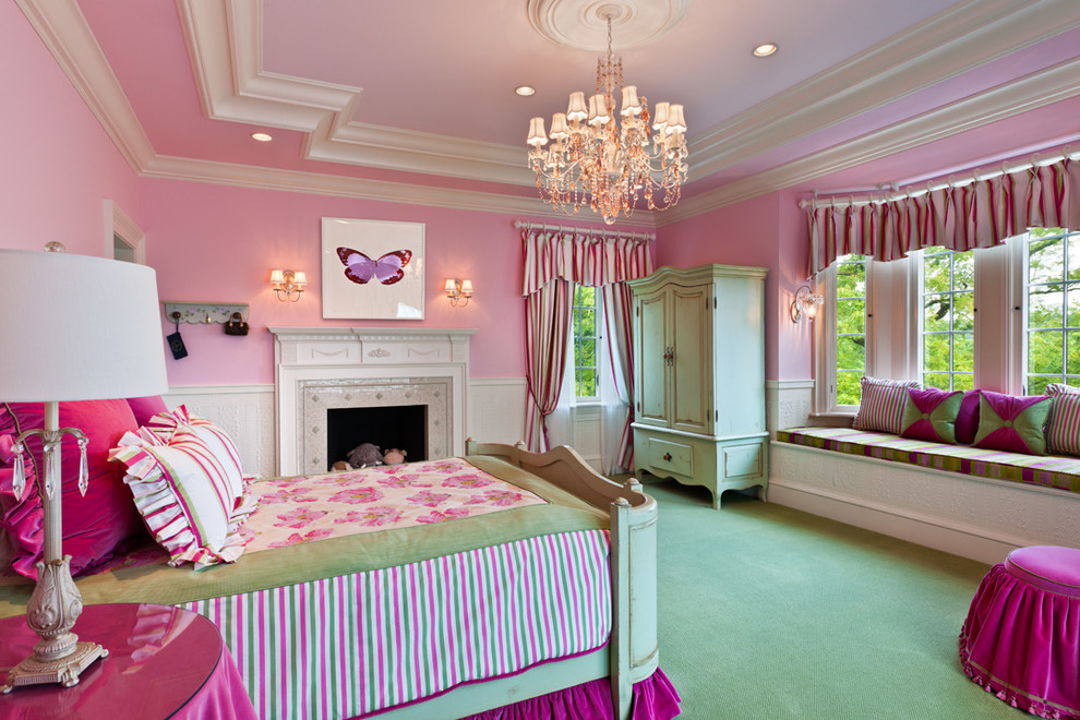 Зелени под у спаваћој соби с ружичастим зидовима