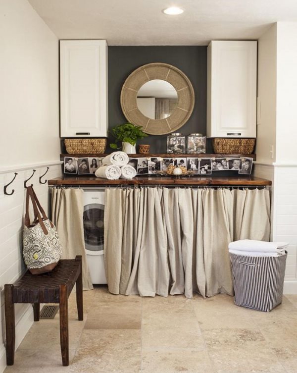 Salle de bain moderne avec un rideau