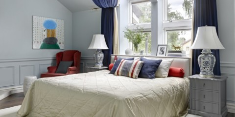 soveværelse med en seng ved vinduesfoto design