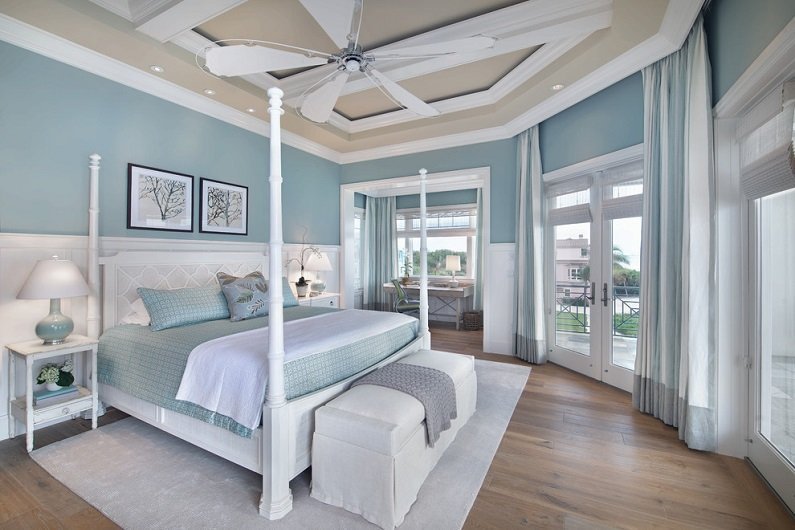 guļamistaba ar zilu dekoru foto