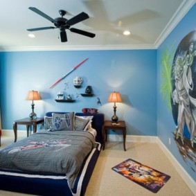 guļamistaba zilā interjera fotoattēlā