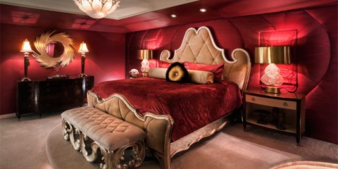 raudona miegamojo dizaino nuotrauka
