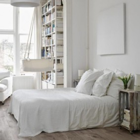 Skandināvu guļamistabas dizaina foto
