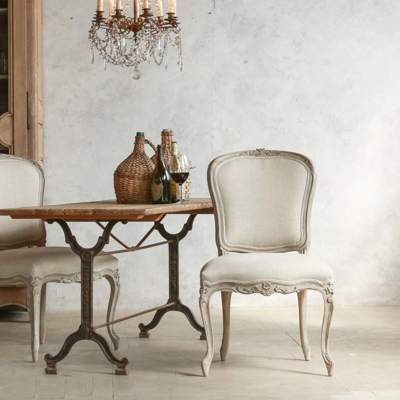 Cadeira de madeira estilo provençal
