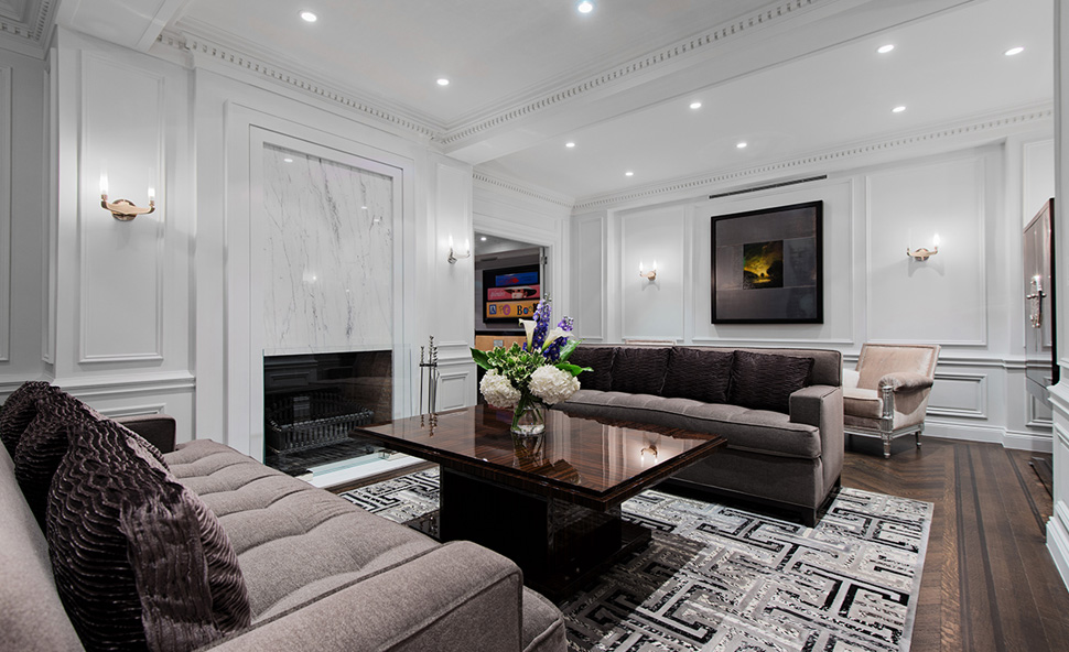 neoclassical style in the interior of the apartment
