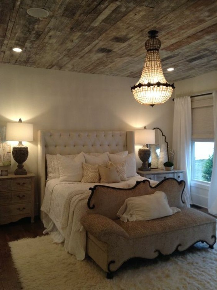 Bir ülke yatak odasında tavan lambası