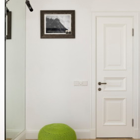 világos ajtók a lakásban fotó nézet