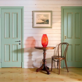 bright doors in the apartment decor ideas