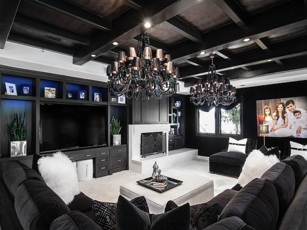 Black wooden ceiling in the living room