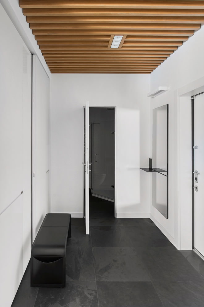 Wooden slats on the ceiling of the hallway in the apartment