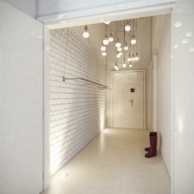 design de tapet alb pentru un coridor îngust