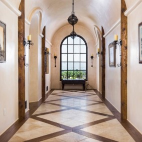 progettazione del pavimento nella foto degli interni del corridoio
