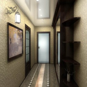 coridor lung și îngust în fotografia interioară a apartamentului