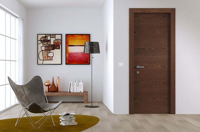 Furnérozott ajtó minimalista stílusú nappaliban