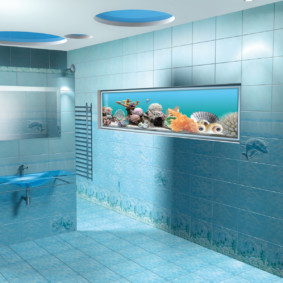 Aquarium in de badkamer muur