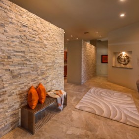 Trang trí tường hành lang bằng đá nhân tạo